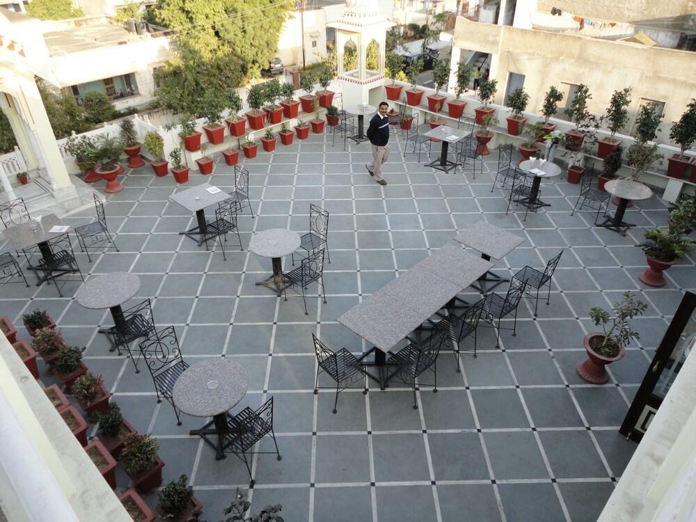 Krishna Palace - A Heritage Hotel Jaipur Exterior photo